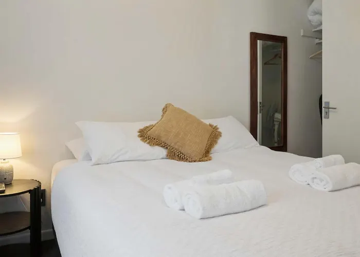 Toru - Amazing Near The Lakefront With King Bed *