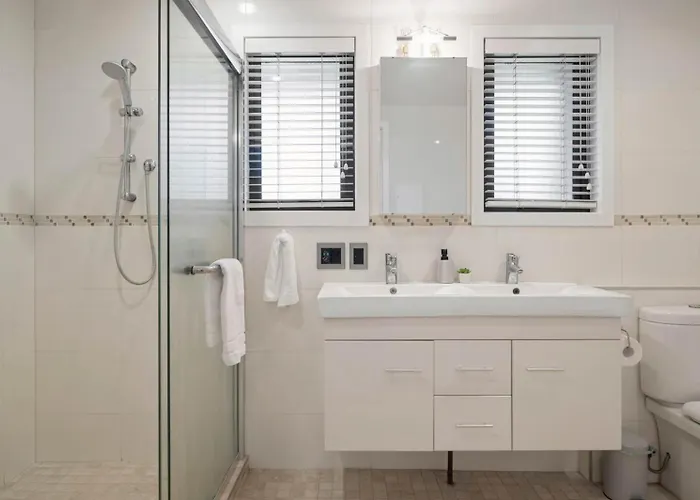 Toru - Amazing Near The Lakefront With King Bed *